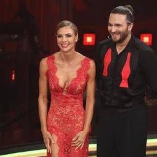 Martina Colombari dopo le critiche a Ballando con le stelle: "Non mi è concesso essere vulnerabile" Martina Colombari dopo le critiche a Ballando con le stelle: "Non mi è concesso essere vulnerabile"