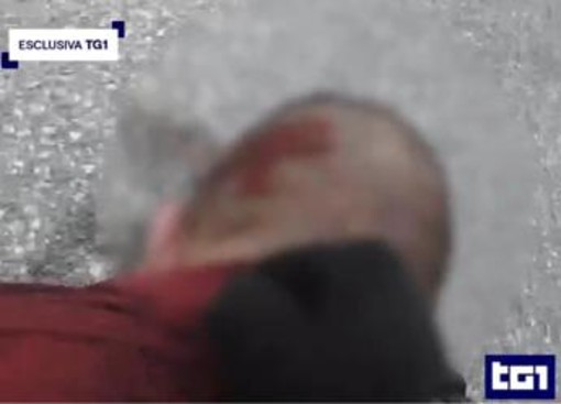 Caso Fakir, Tg1: fotogramma da bodycam poliziotto mostra ferita sulla nuca Caso Fakir, Tg1: fotogramma da bodycam poliziotto mostra ferita sulla nuca