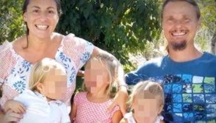Famiglia nel bosco, primo weekend a casa per i bimbi. Pillon: "Strafelici ma per loro è molto faticoso" Famiglia nel bosco, primo weekend a casa per i bimbi. Pillon: "Strafelici ma per loro è molto faticoso"