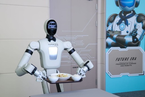 La Cina studia “100 standard” da applicare alla produzione di robot umanoidi La Cina studia “100 standard” da applicare alla produzione di robot umanoidi