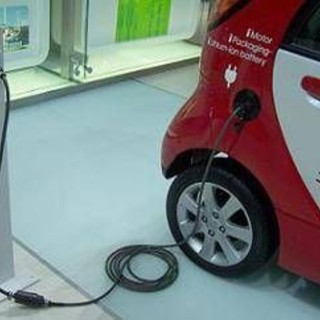 Bonus auto elettriche 2025, oggi il click day per gli incentivi: requisiti, come richiederlo Bonus auto elettriche 2025, oggi il click day per gli incentivi: requisiti, come richiederlo