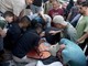 Edificio crolla nella a Gaza, almeno 11 morti: "50 bambini tra le 100 persone intrappolate, stavano dormendo"