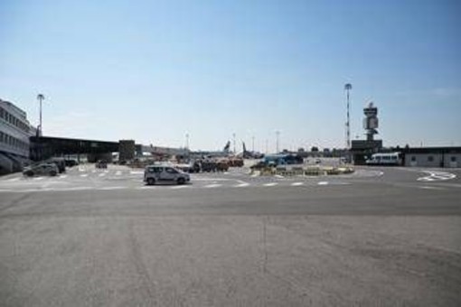 Principio d'incendio su volo Easyjet a Malpensa, passeggeri evacuati e scalo chiuso per un'ora Principio d'incendio su volo Easyjet a Malpensa, passeggeri evacuati e scalo chiuso per un'ora