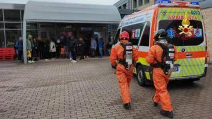 Ancona, scuola evacuata per sostanza urticante nell'aria: tre ragazzi in ospedale