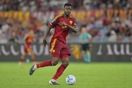 Roma, si ferma Ndicka: infortunio nel riscaldamento contro il Lecce