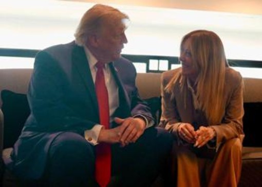 G7, Trump: "Meloni mi ha implorato di fare foto con lei, mi ha fatto pena"