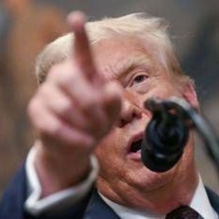 Ucraina, Usa annunciano nuove sanzioni contro la Russia. Trump: "Vedrò Putin in futuro, guerra sarà risolta" Ucraina, Usa annunciano nuove sanzioni contro la Russia. Trump: "Vedrò Putin in futuro, guerra sarà risolta"