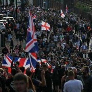 "Non respiro", polizia non crede a 18enne accoltellato a morte: caso scuote la politica, proteste in Gb "Non respiro", polizia non crede a 18enne accoltellato a morte: caso scuote la politica, proteste in Gb