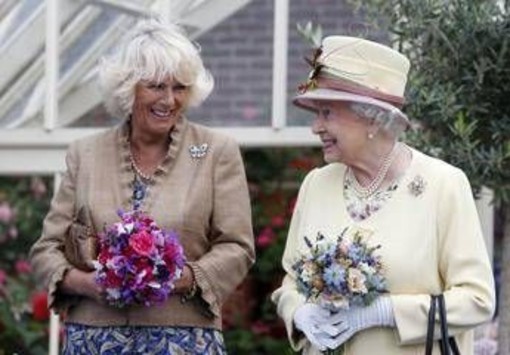 Camilla e il ricordo di Elisabetta II: "Si ritagliò un ruolo tutto suo in un mondo di uomini"