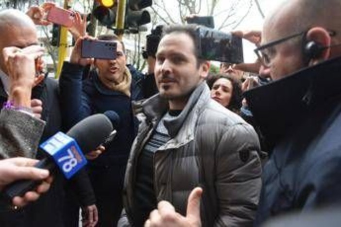 Garlasco, i carabinieri: "Sempio infatuato di Chiara Poggi, nei video intimi il movente del delitto" Garlasco, i carabinieri: "Sempio infatuato di Chiara Poggi, nei video intimi il movente del delitto"