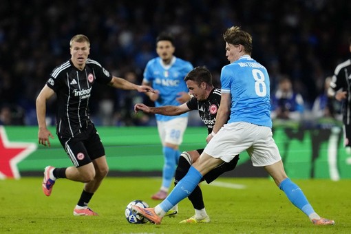 Il Napoli sbatte contro l’Eintracht, 0-0 al “Maradona”