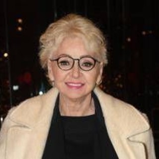 Enrica Bonaccorti torna sui social dopo l'annuncio della malattia: "Non mi nasconderò più" Enrica Bonaccorti torna sui social dopo l'annuncio della malattia: "Non mi nasconderò più"