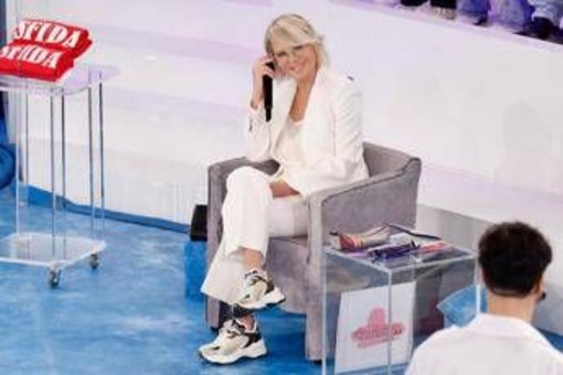 Amici, oggi domenica 7 dicembre: ospiti e anticipazioni