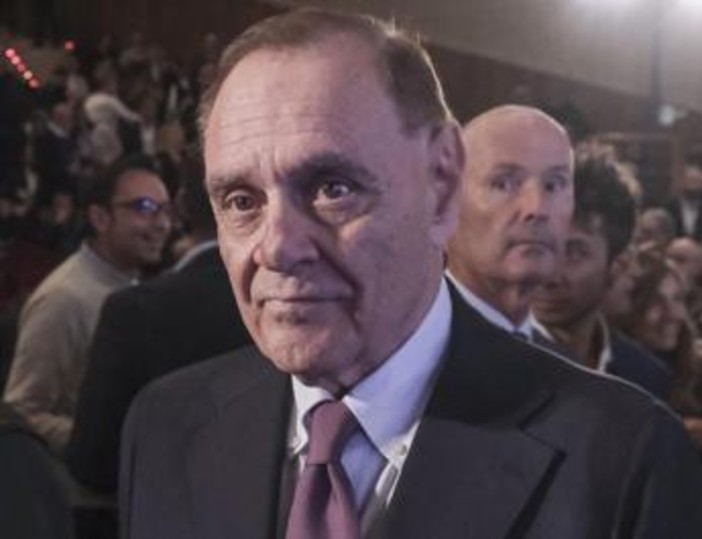 Mastella e la lotta al tumore: "Ho iniziato le cure tra medicina e fede" Mastella e la lotta al tumore: "Ho iniziato le cure tra medicina e fede"