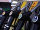 Carburanti, prezzi oggi in calo: sale solo la benzina in autostrada