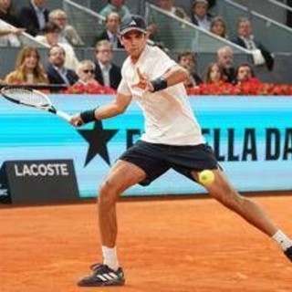 Roland Garros, padre di Jodar litiga con spettatori: "Non vi sedete qui" Roland Garros, padre di Jodar litiga con spettatori: "Non vi sedete qui"