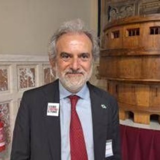 Perrone (Fondazione Aiom), 'screening e rincaro sigarette contro il cancro'