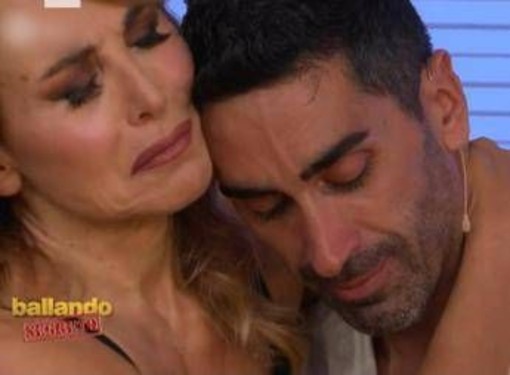 Ballando, Magnini in lacrime dietro le quinte e D'Urso... lo consola