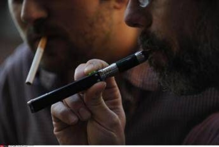 Oncologi: "In 4 anni raddoppiato uso sigarette elettroniche e tabacco riscaldato"