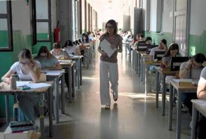 Maturità 2026, dal colloquio alle 4 materie all'orale: cosa cambia Maturità 2026, dal colloquio alle 4 materie all'orale: cosa cambia