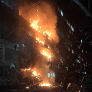 Guerra Russia-Ucraina, 180 droni verso Mosca: temporaneamente chiusi gli aeroporti. Blackout a Kiev dopo attacco Guerra Russia-Ucraina, 180 droni verso Mosca: temporaneamente chiusi gli aeroporti. Blackout a Kiev dopo attacco