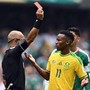 Messico-Sudafrica, piovono rossi: tre espulsi, caos ai Mondiali Messico-Sudafrica, piovono rossi: tre espulsi, caos ai Mondiali