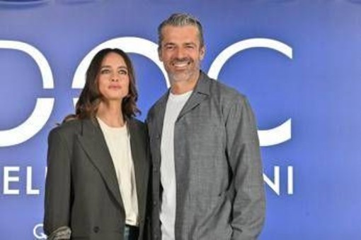 Ascolti tv, 'Doc - Nelle tue mani 4' debutta e vince la prima serata. Rai1 domina anche con 'Affari Tuoi'