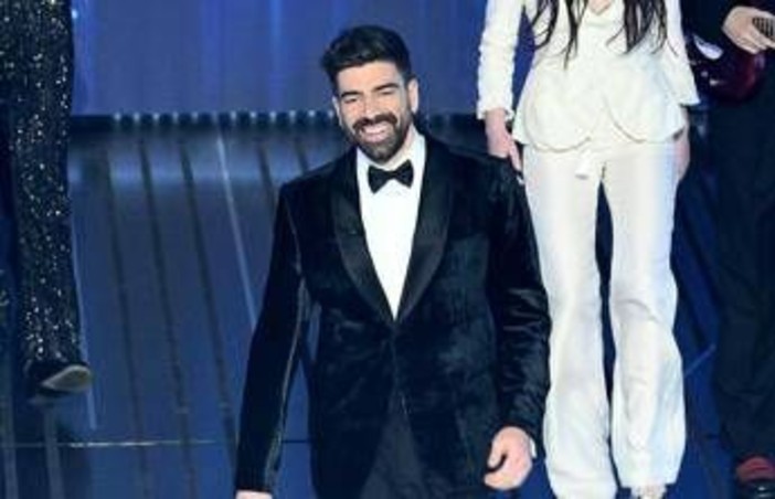 Sanremo, Gazzoli debutta all'Ariston per le nuove proposte: "Che emozione" Sanremo, Gazzoli debutta all'Ariston per le nuove proposte: "Che emozione"