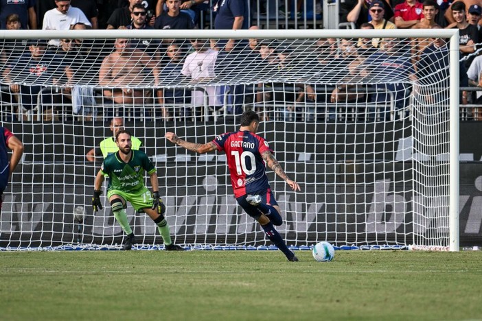 Poker al Frosinone, Cagliari agli ottavi di Coppa con il Napoli Poker al Frosinone, Cagliari agli ottavi di Coppa con il Napoli