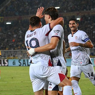 Cagliari corsaro a Lecce, Belotti torna al gol con una doppietta
