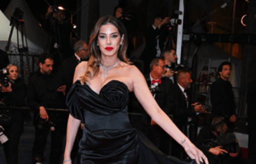 Aida Yespica in lacrime: "Abusata da mio zio a 7 anni"