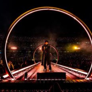 The Weeknd, la prima notte a San Siro è un’odissea nel pop futuristico