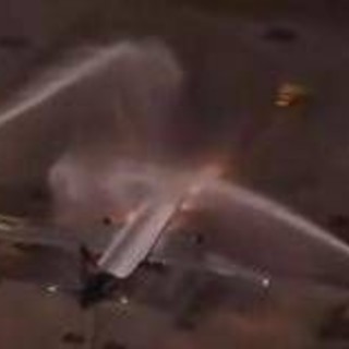 Mondiali, il Brasile parte e l'aereo viene... battezzato Mondiali, il Brasile parte e l'aereo viene... battezzato