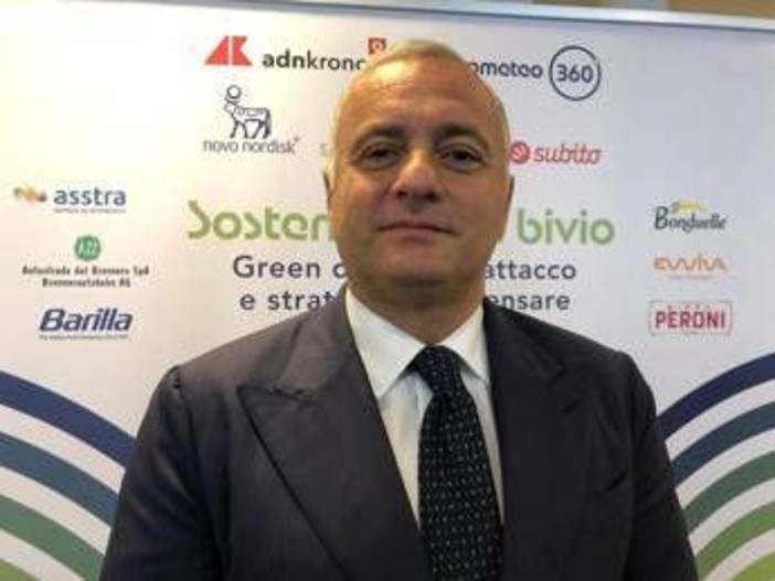 Auto, Calcara (Hyundai Italia): "Net zero al 2045 e al lavoro per prezzi più accessibili" Auto, Calcara (Hyundai Italia): "Net zero al 2045 e al lavoro per prezzi più accessibili"