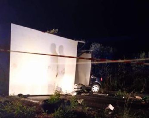 Incidente nel Cosentino, scontro auto-camion: morto un giovane di 27 anni, due feriti gravi