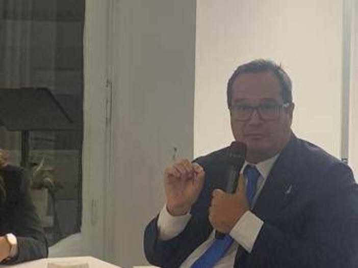 Durigon: "Salario minimo per legge a 9 euro è imposizione al basso, la svilisce contrattazione"