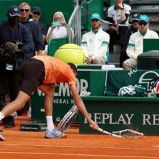 Montecarlo, super Berrettini: doppio bagel a Medvedev e il russo distrugge la racchetta