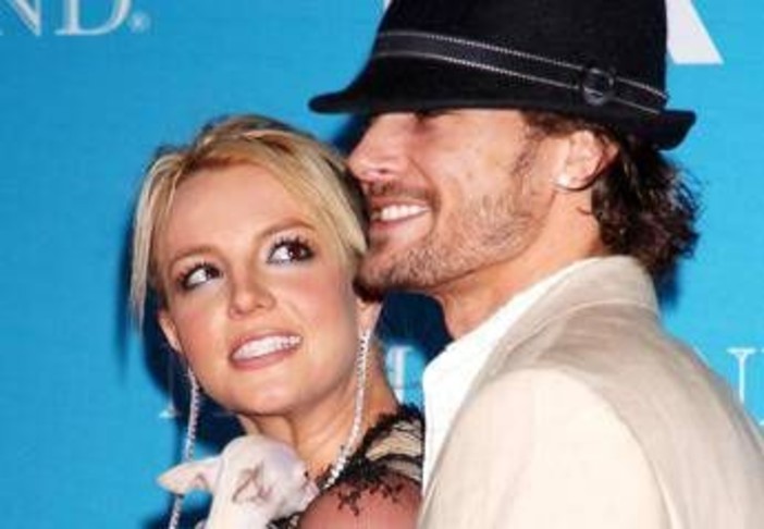 L'ex marito di Britney Spears rompe il silenzio: "Situazione al limite"