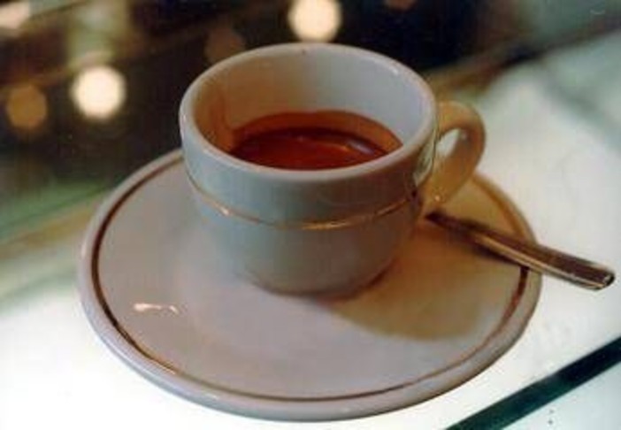 Il caffè e l'effetto sul sonno, lo studio e l'orario ideale per l'ultima tazzina