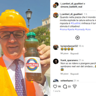 L'azzurro Baldelli e la parodia di Gualtieri: "Quando in piazza esplode calura bevete tè Gualthè..." L'azzurro Baldelli e la parodia di Gualtieri: "Quando in piazza esplode calura bevete tè Gualthè..."