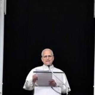 Papa all'Angelus: "Spesso ridicolizzato chi oggi crede alla pace e ha scelto via disarmata"