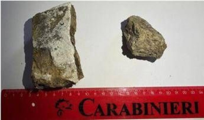 Pompei, turista americano ruba pietre dagli scavi: "Sono per ricordo" Pompei, turista americano ruba pietre dagli scavi: "Sono per ricordo"