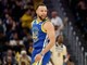 Curry, magia in Nba: fa canestro... dal tunnel degli spogliatoi Curry, magia in Nba: fa canestro... dal tunnel degli spogliatoi