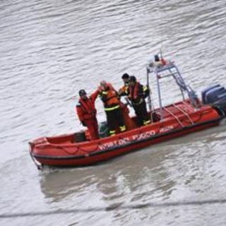 Marito Roccella scomparso, ricerche senza sosta nel lago di Vico: in azione sommozzatori e mezzi speciali Marito Roccella scomparso, ricerche senza sosta nel lago di Vico: in azione sommozzatori e mezzi speciali