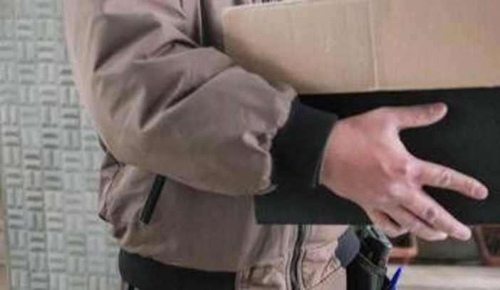 Manovra, Urso: "Tassa su piccoli pacchi? E' per la consegna di quelli che arrivano dalla Cina" Manovra, Urso: "Tassa su piccoli pacchi? E' per la consegna di quelli che arrivano dalla Cina"