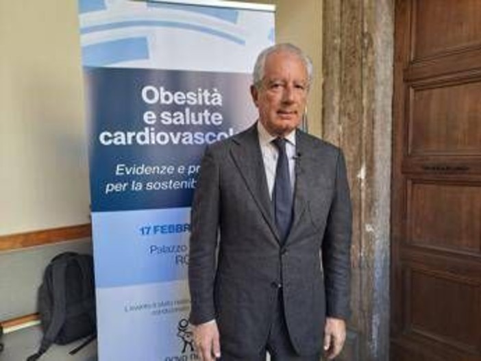 Cardiologo Perrone Filardi: "Curare obesità riduce infarto, ictus e ricoveri" Cardiologo Perrone Filardi: "Curare obesità riduce infarto, ictus e ricoveri"
