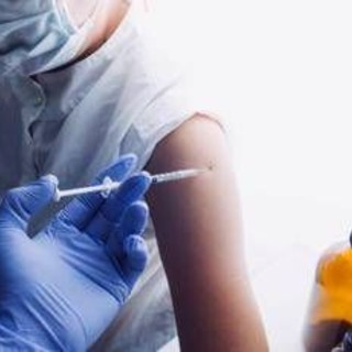 Vaccini ai bambini, tutti contro Trump: "Perderà guerra ai virus, nuovo ordine esecutivo una follia"