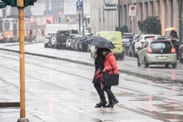 Freddo polare e pioggia, arriva la svolta invernale: le previsioni meteo