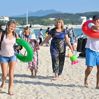 Cina, il turismo contribuisce per oltre un terzo al Pil di Hainan