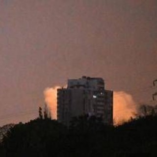 Ucraina, nuovi raid russi nella notte: massiccio attacco su Kiev